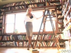 Amazing librarian Savannah Snow strips and plays with her super appetizing pussy
