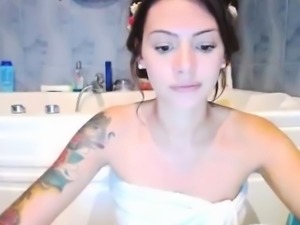 Hot Tattooed Webcam Teen Takes A Bath