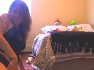 Sizzling brunette MILF masturbating passionately in homemade sex clip