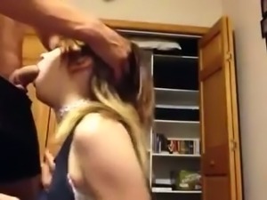 Throat fucking 19 years old neighbour in amateur clip