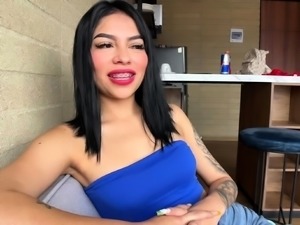 Sexy Latina babe gets naked and sucks cock in porn casting