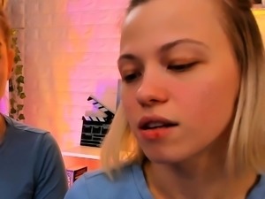 sexy amateur hot blonde teen show webcam