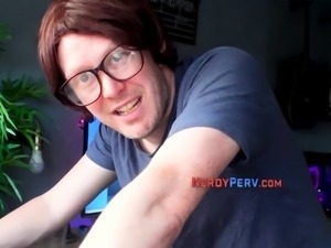 Nerd fetish babe sucks dick