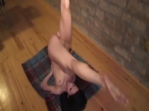 Nude girl yoga and stretching - www.myif.cc/1B1J ( VISIT LINK )