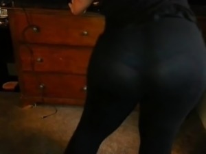she shakin' that ass