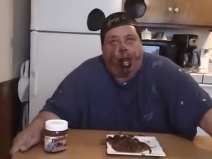 Joey eats massive shit pile (poopfetish) enjoy (͡ ͡° ͜ つ ͡͡°)