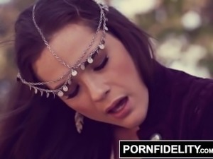 PORNFIDELITY Alice White Taken By Wanderlust and Creampied