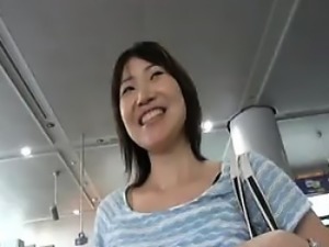 Enticing Japanese lady with a fabulous ass loves to get pou