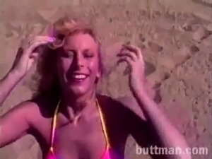 A guy meets a chick at the beach and ends up fucking her