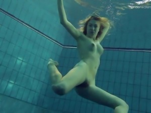 Redhead natural boobs solo model pose seductively underwater