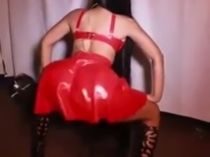 Nicki Minaj twerking