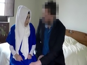 A horny hotel manager gives an Arab girl a room in return of her pusy