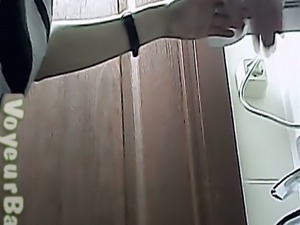 Cute brunette amateur chick showed her ass on hidden cam
