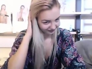 Blonde smoking webcam with masturbation