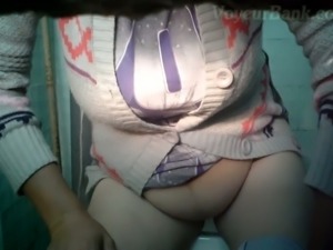 Chunky white mature lady in the public toiletroom on hidden cam video