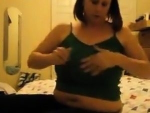 Chubby girl masturbates on webcam
