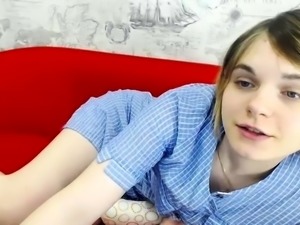 Blonde teen toys pussy on webcam