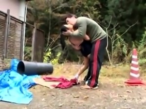 Beautiful Japanese babe getting creampied in the outdoors 