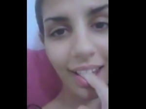 Novinha na siririca caiu na net