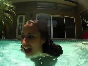 Brunette enjoys foot fetish outdoor