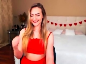 Amateur sweet blonde babe sucking cock