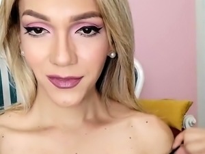 Amateur blonde teen fucks pussy and ass with toy