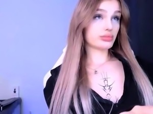 Brunette Solo Webcam Masturbation